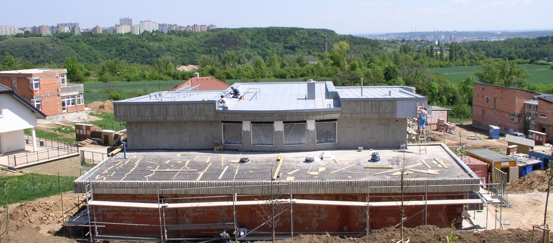 použití falcované krytiny z Rheinzinku v minimálním sklonu