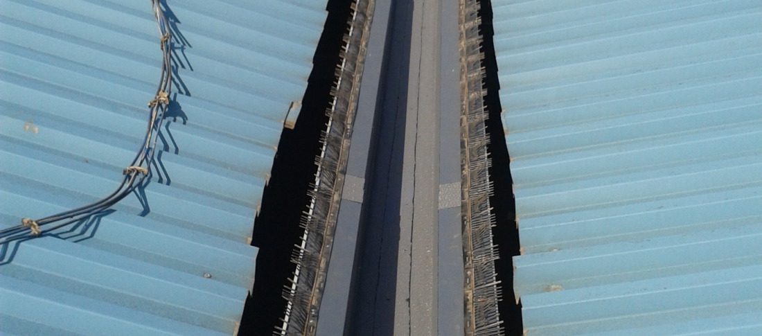 oprava mezistřešních žlabů na průmyslové hale – PVC folie + podložení lůžka